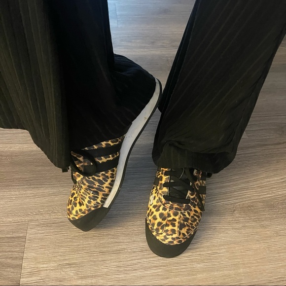 ❣️SOLD❣️Cheetah print adidas sneakers - Picture 8 of 8
